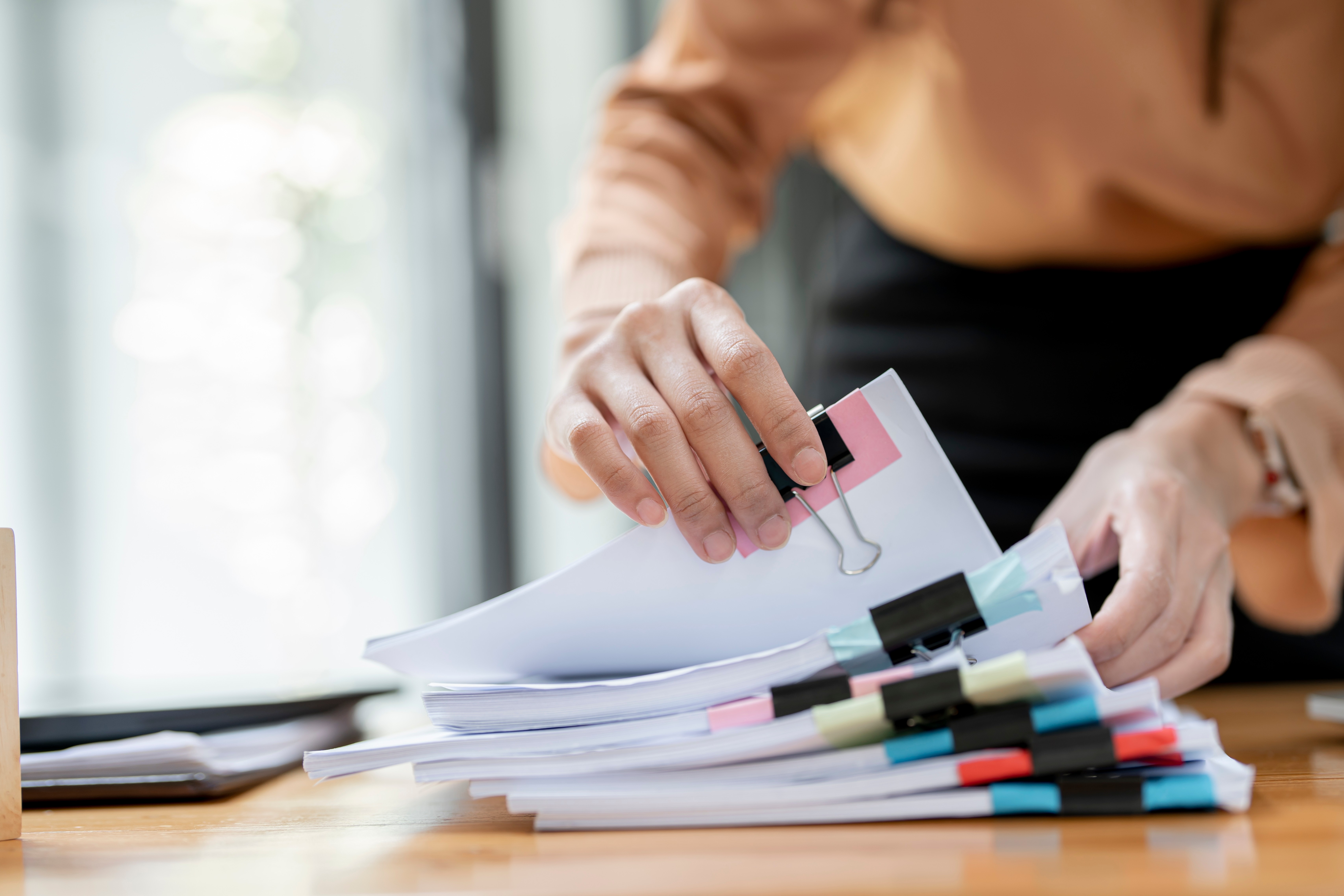 Vrouwelijke HR manager volgt sociaal plan, toch mega billijke vergoeding