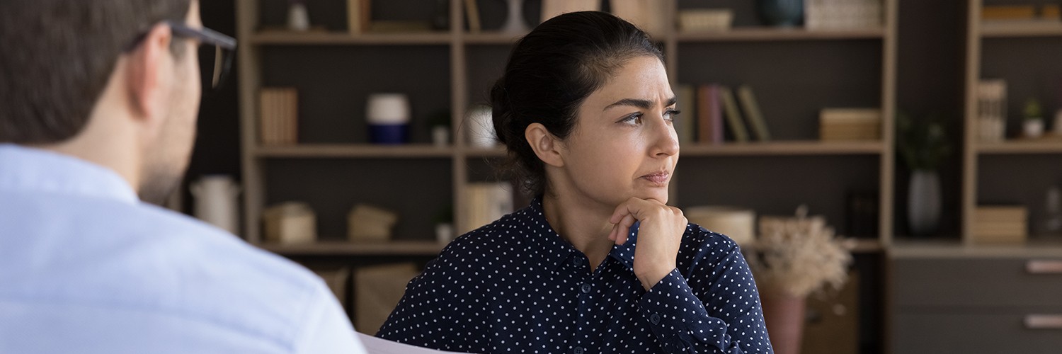 Jonge vrouw baalt van ontslag