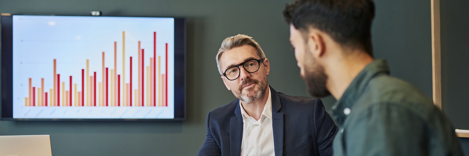 Investeerder in gesprek met ondernemer; waar moet je op letten bij verkoop